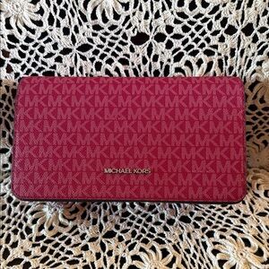 Michael Kors  Jet Set Travel Raspberry Logo Crossbody